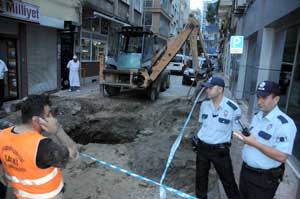 TOPRAK KAYDI, İŞÇİ YARALANDI