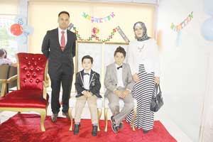 Onlar şimdi delikanlı