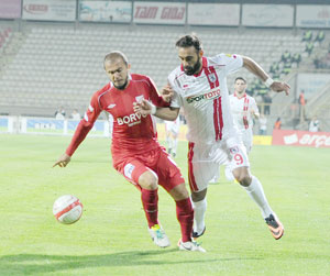 Haluk saç baş yoldurdu