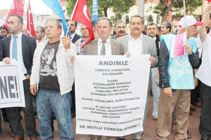 Kırık ayakla eylemde