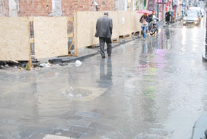 SAMSUNda YAĞMUR KORKUTTU