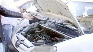 KAMYONETİN HER YERİNDEN KAÇAK SİGARA ÇIKTI