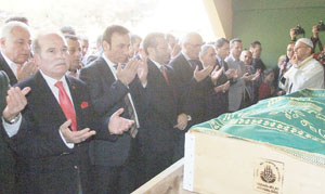 SEZER TOPRAĞA VERİLDİ