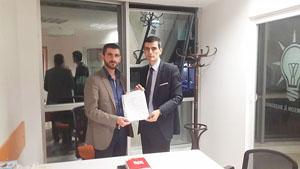 Ak partide 2 İstifa