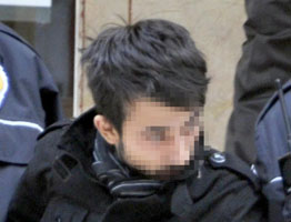 YURTTA KALAN KIZA TECAVÜZ