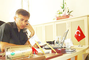 MÜDÜRE ÖLESİYE DAYAK
