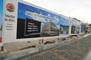 Emek Park'ta Asılı Billboardlar Kesildi