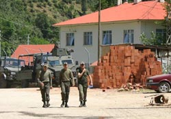 PKK Jandarma karakoluna saldırdı