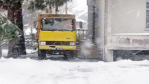 BELEDİYENİN ARACIYLA EŞYASINI TAŞIMIŞ