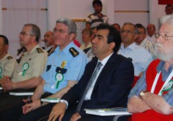 Bürokratlara uzman fırçası