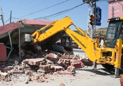 Havza'da gergin yıkım