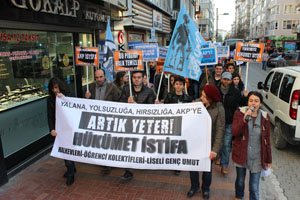 Rüşvet ve yolsuzluklara öğrencilerden tiyatral protesto
