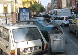 Kaldırımlar otopark oldu