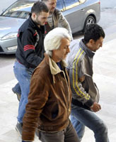 ÜZERLERİNDEN BONZAİ ÇIKINCA GÖZALTINA ALINDILAR