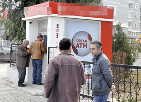 ATM'Yİ SOYARKEN FARK EDİLİNCE, OKSİJEN TÜPÜNÜ BIRAKIP KAÇTILAR