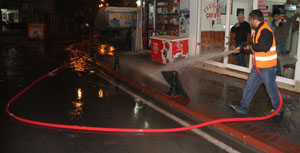 İLKADIMDA SOKAK YIKAMA ÇALIŞMALARI GECE-GÜNDÜZ DEVAM EDİYOR