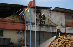 Keresteciler sokağında çıkan yangın esnafı korkuttu