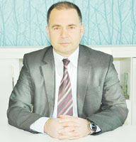 BAŞKAN YARDIMCISININ EVİNİ SOYDULAR