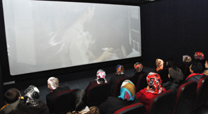 Canikli bayanların sinema keyfi