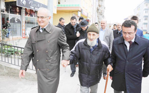 Önce dua sonra oy istedi