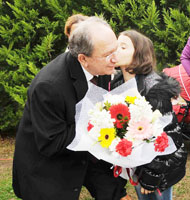 'Alnım açık başım dik'