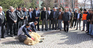 Havza Belediyesi önünde kurban kesildi.