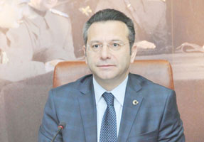 PERVANELERİ ZARAR GÖREN ABD ASKERİ GEMİSİ SAMSUNPORT LİMANI'NA ÇEKİLDİ