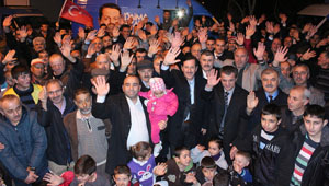 " Halkımızla aynı yolda yürüyoruz."