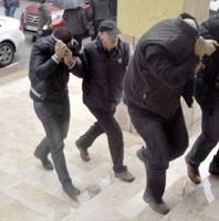 İNŞAAT KALIBI HIRSIZLIĞINDA 2 KİŞİ TUTUKLANDI