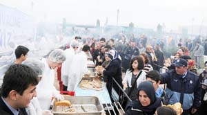 20 BİN KİŞİYE BALIK EKMEK