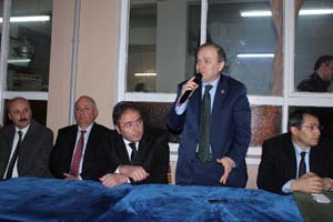 Şimşek: AKP hükümetinin Parlamento'da sadece parmak çoğunluğu kaldı