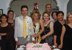 Kimyager ile öğretmene muhteşem nişan töreni