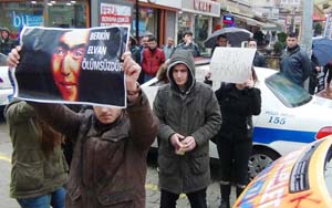 PROTESTOCULAR, AK PARTİ SEÇİM ARACINA 'BERKİN' YAZDI