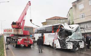 Yolcu otobüsü kaza yaptı: 4 yaralı