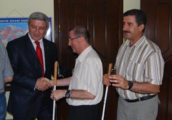 Altı Nokta'dan İlhan'a  "Beyaz Baston" ziyareti