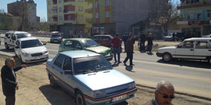 Kaza oldu, yol trafiğe kapandı