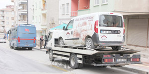 Çekiciden atladı cezaevi aracı çarptı