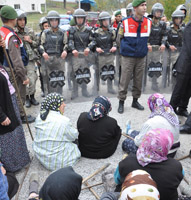 MAHKEME, YOL KESMEYE 'DEMOKRATİK HAK' DEDİ