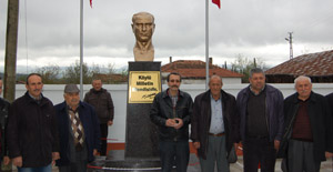 Bafra'da Evrenuşağı Mahallesi'nde Atatürk büstü törenle açıldı