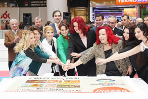 PEKAY'DAN RESİM SERGİSİ