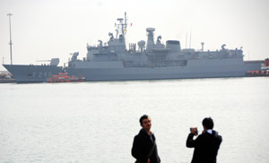 SAMSUN LİMANI'NA DEMİRLEYEN SAVAŞ GEMİLERİ ZİYARETE AÇILDI