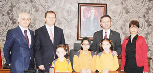 YENİ VALİ OKULLARDAKİ GÜVENLİĞİN ARTIRILMASINI İSTEDİ