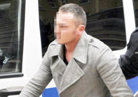 EVLENME TEKLİFİNİ KABUL ETMEYEN KADININ EVİNE MOLOTOF ATTI