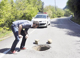 RÖGAR KAPAĞI KAZAYA NEDEN OLDU, BABA- KIZ ÖLÜMDEN DÖNDÜ