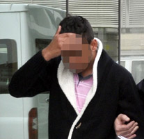 OTO TEYBİ HIRSIZINI, PARMAK İZİ ELE VERDİ