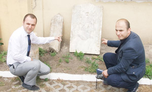 Doğalgaz hattından çıkan tarihi mezar taşları müzeye teslim edildi