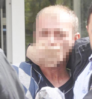 UYUŞTURUCU SATICISININ EVİNE POLİS BASKINI