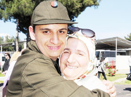 1 GÜNLÜĞÜNE ASKER OLDULAR