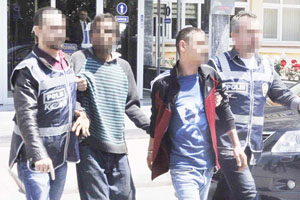 400 POLİSLE UYUŞTURUCU OPERASYONU : 54 GÖZALTI