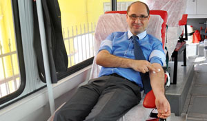 'ANNEM BABAM KAN VERİYOR'